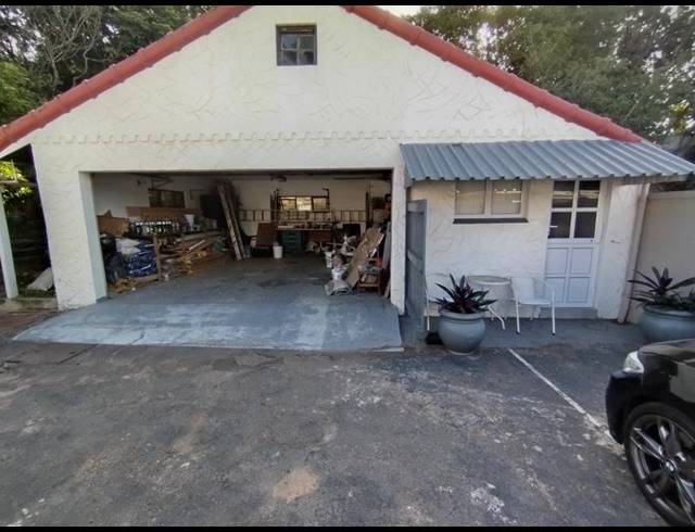 5 BEDROOM HOUSE FOR SALE IN LA LUCIA